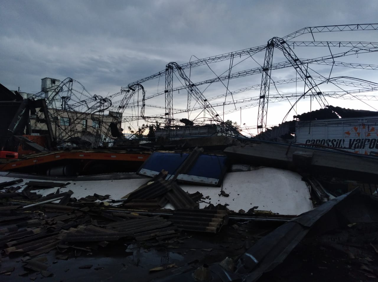 Un Tornado En San Francisco Causó Grandes Daños - SOL 91.5