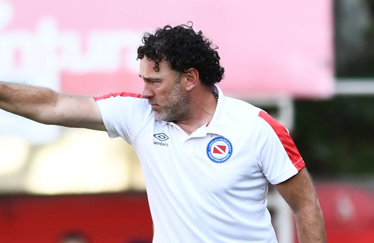 Gabriel Milito Renunció A Su Cargo Como DT En Argentinos Juniors - Sol ...