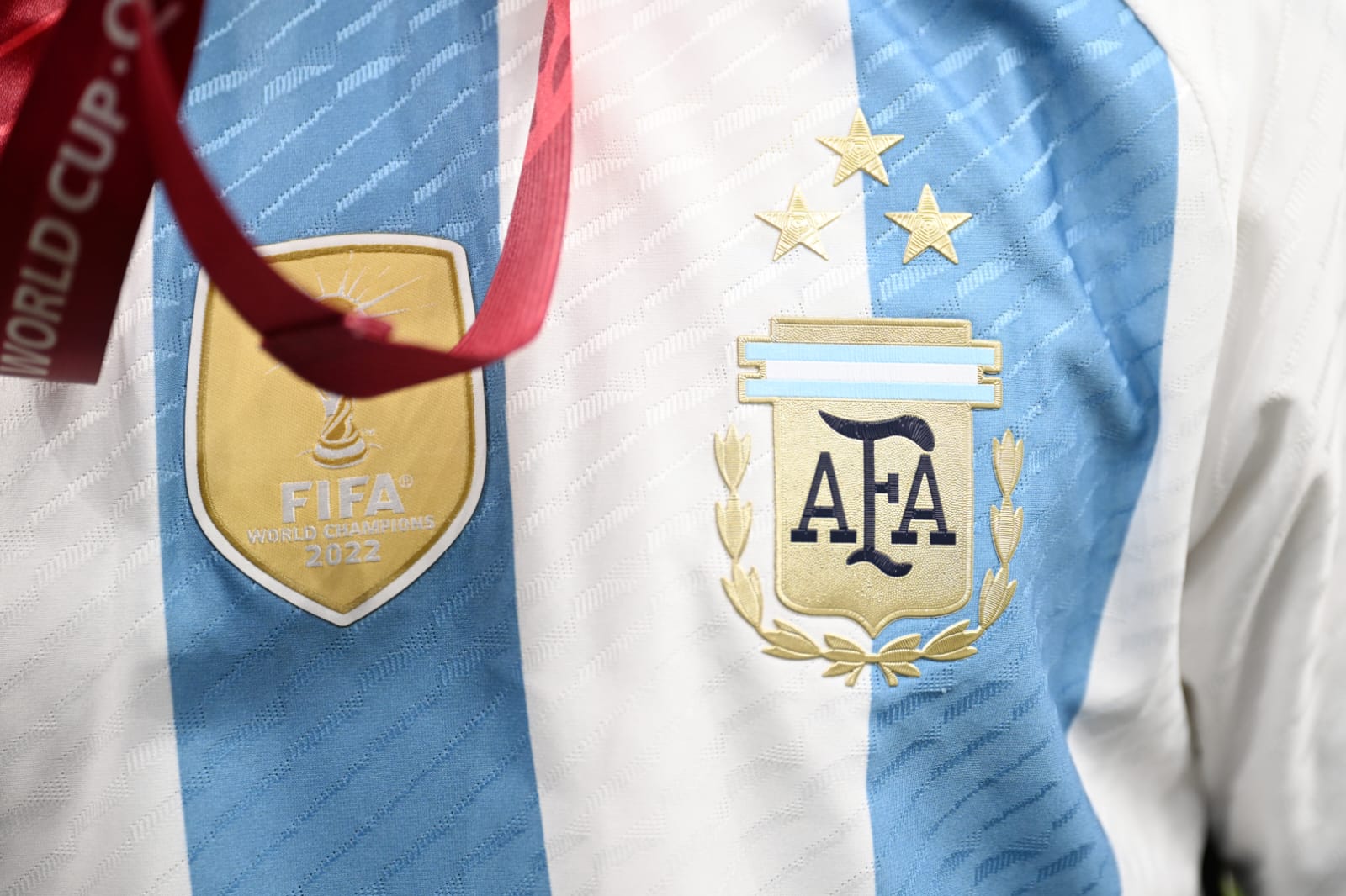 La nueva camiseta de la Selección Argentina con las tres estrellas y el