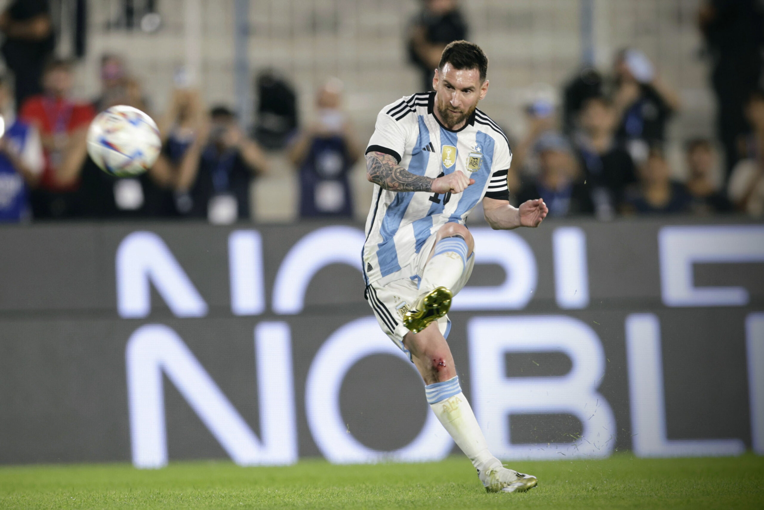 Video El Maravilloso Tiro Libre De Lionel Messi Para Argentina En El Monumental Sol Play 915