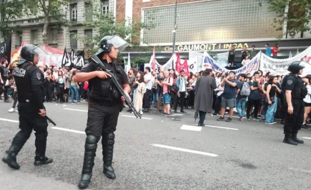 La Policía De Caba Reprimió Una Manifestación En Defensa Del Incaa En La Que Reclamaron La 6417